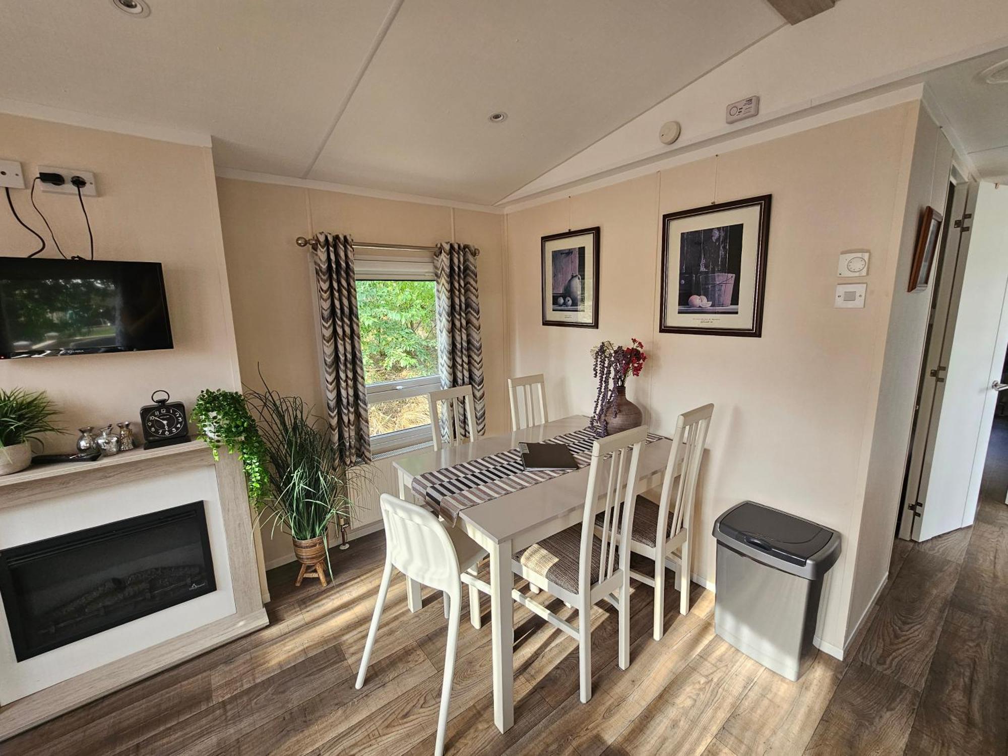 Luxe 4 Persoons Chalet Op 5 Sterren Camping Raalte Exterior foto