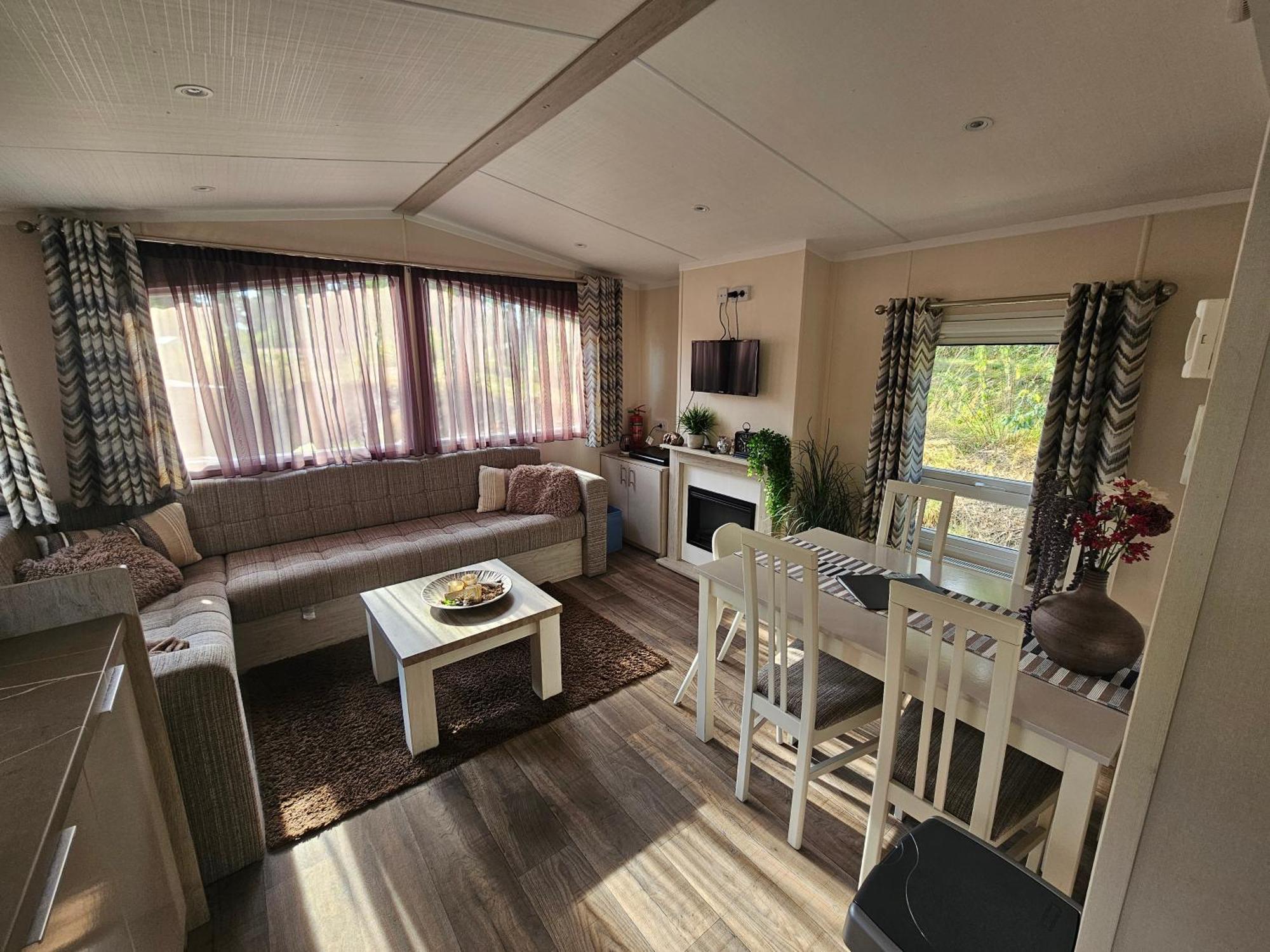 Luxe 4 Persoons Chalet Op 5 Sterren Camping Raalte Exterior foto